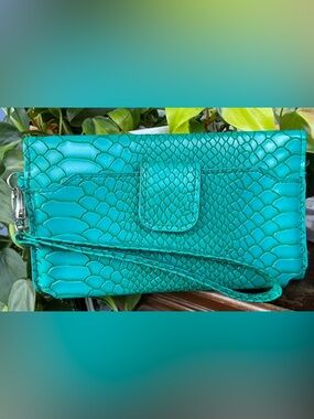 Just Solutions! eyePockit Teal Snake-Embossed Clutch